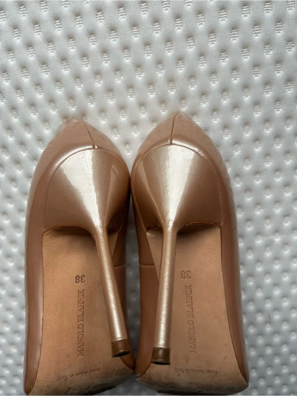 Manolo Blahnik BB Patent 105 Beige Nude Pointed Toe Pumps IT 38 US 8